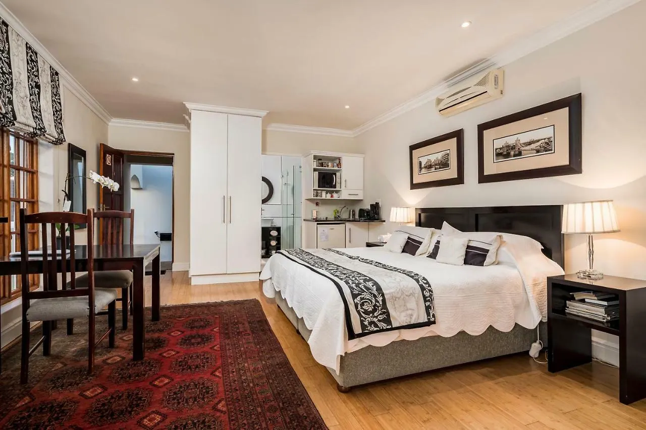 ****  Millbury Guest House Порт-Элизабет ЮАР