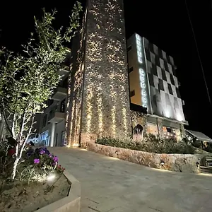 Hotel Hotel Qeparo